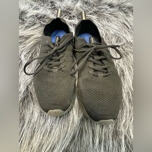 NON SLIP SHOES FOR CREWS size 10